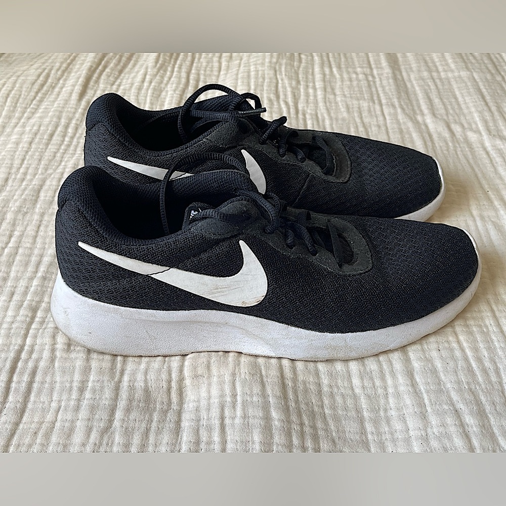 Nike Tanjun Sneakers